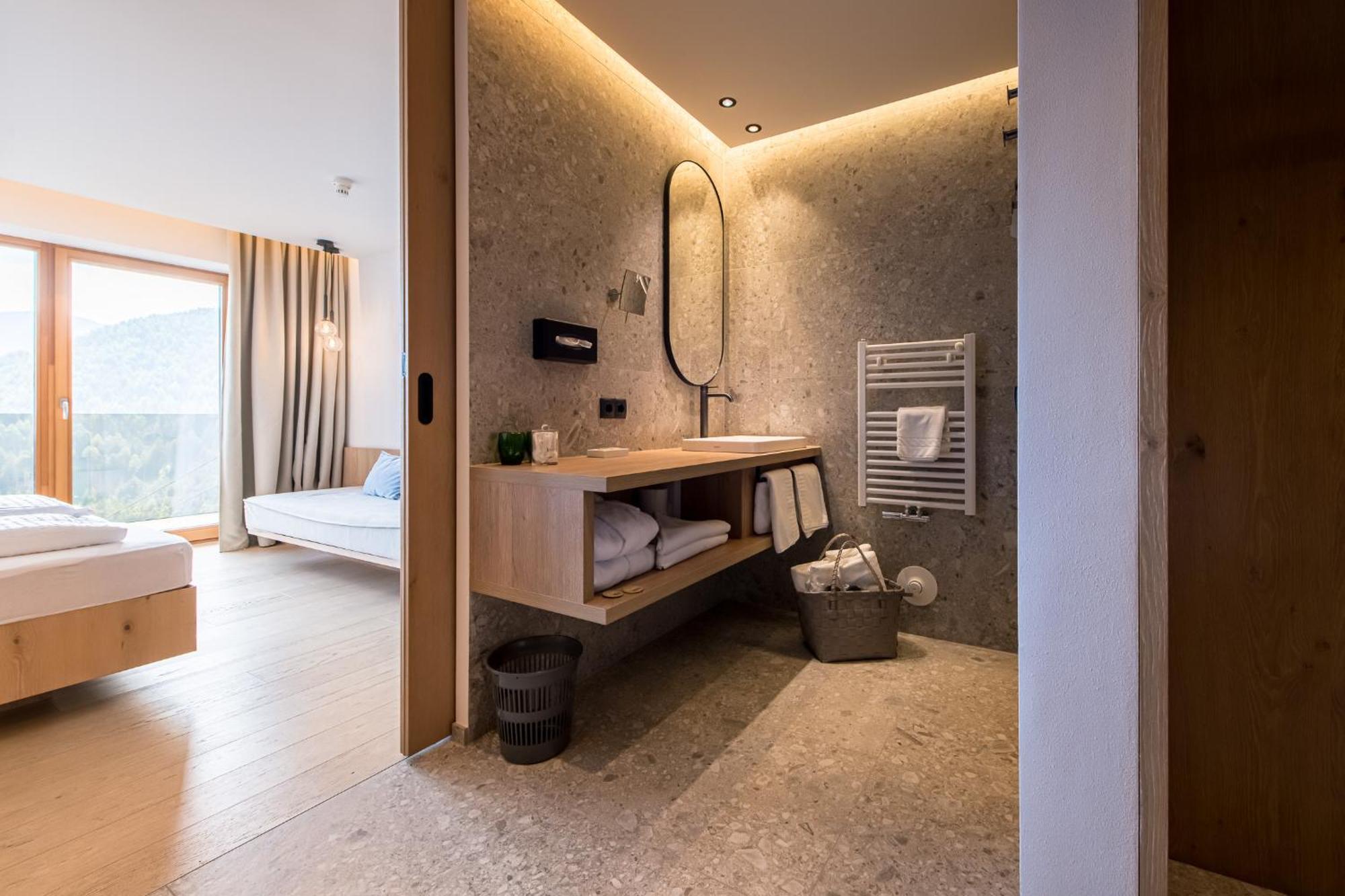 Deluxe Double Room with Mountain View